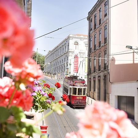 Residencial Valentina Hotel Lisbon Exterior photo Lisbon tram
