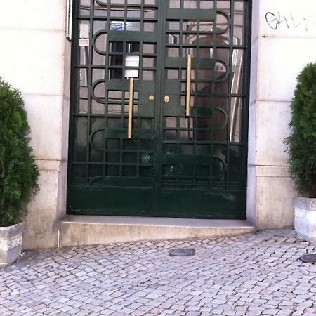Residencial Valentina Hotel Lisbon Exterior photo Entrance to the Embassy of the Republic of Korea in Lisbon
