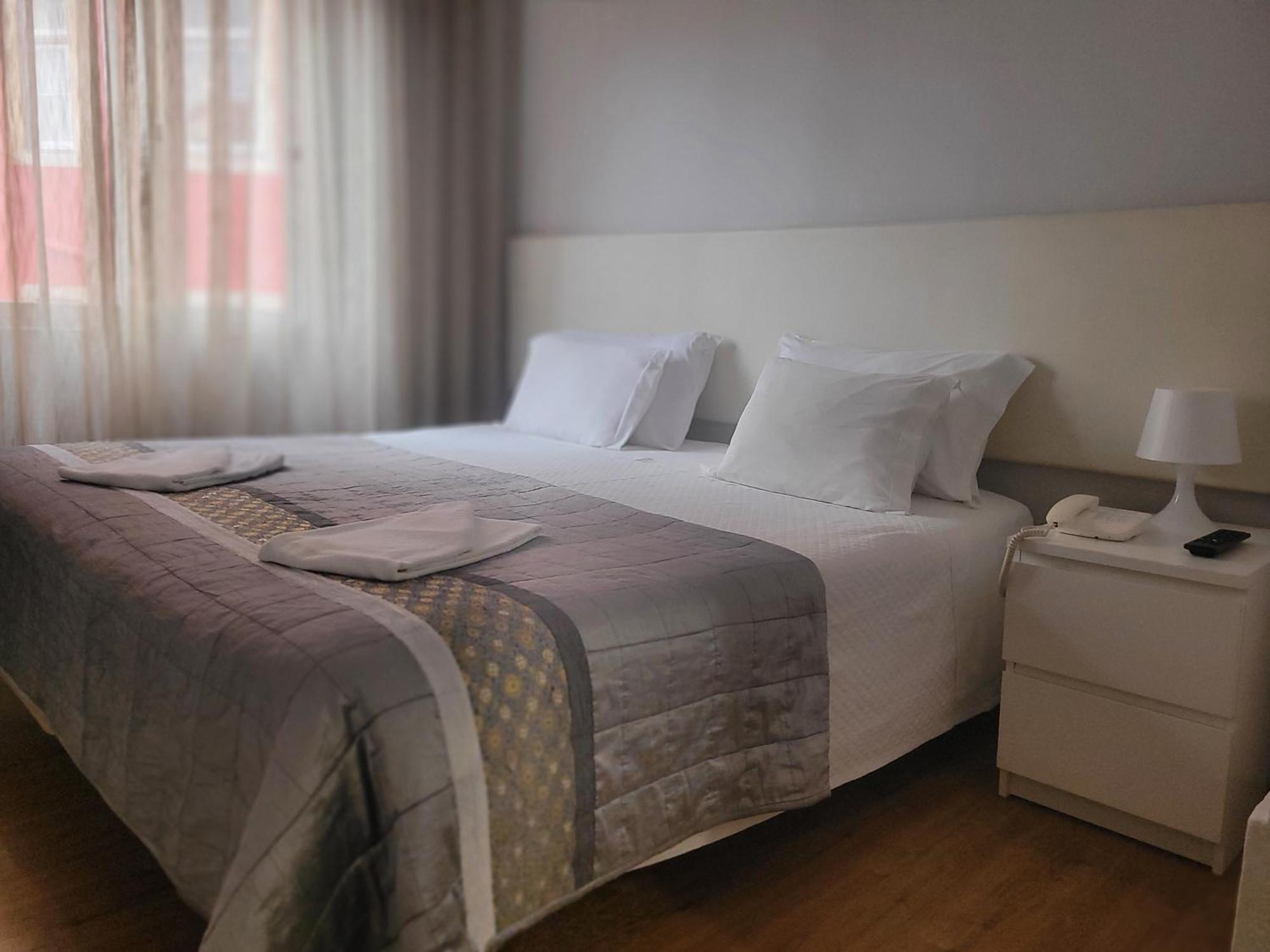 Residencial Valentina Hotel Lisbon Exterior photo A bedroom in a hotel